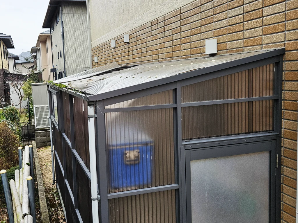 米子市N様邸雪害で破損した倉庫の取替工事施工前