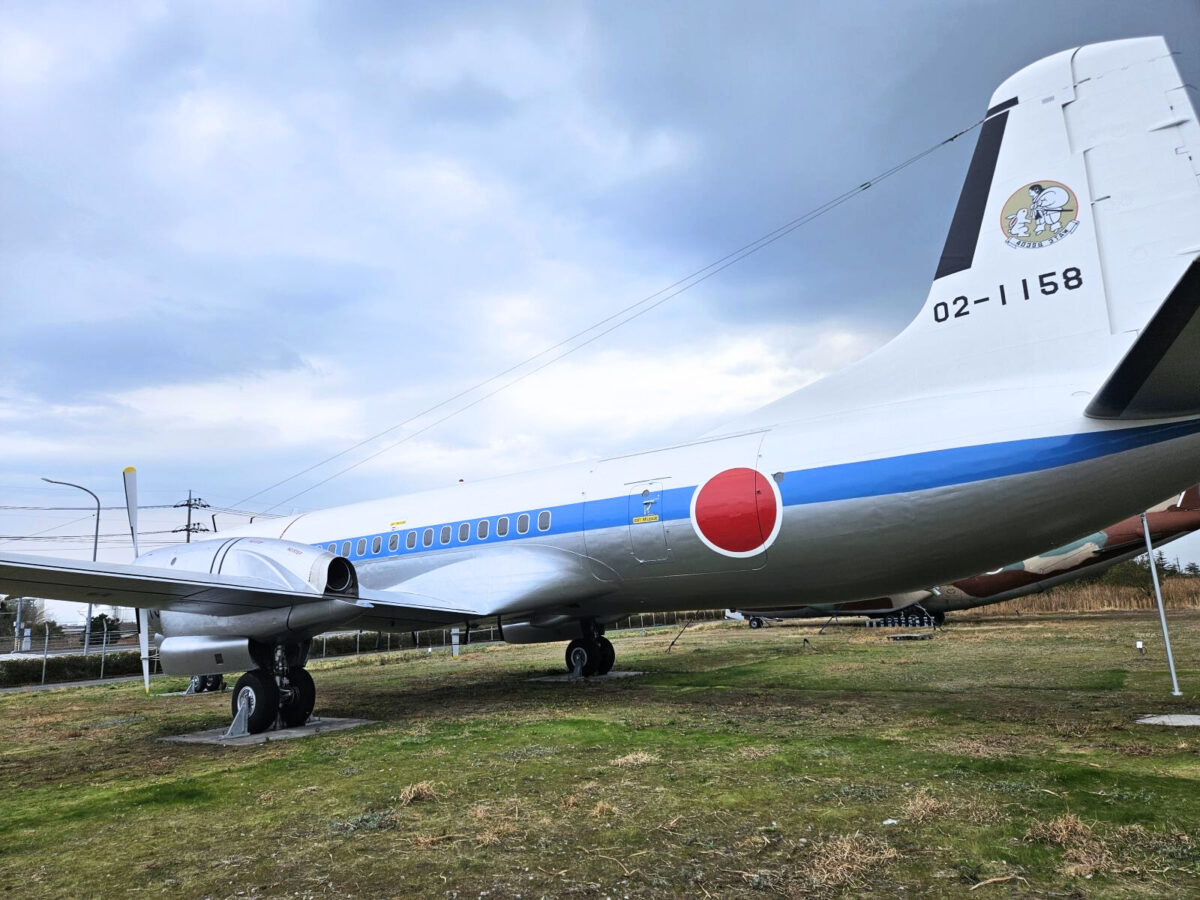 航空自衛隊美保基地 ｜ YS-11航空機塗装 ｜時を超えて再び蘇る誇りと