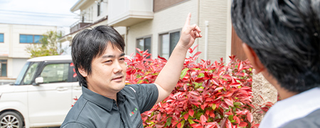 お客様にご説明している様子